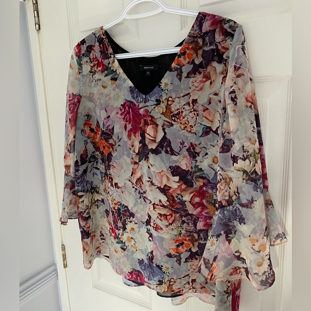 RW & Co Floral Blouse, size M